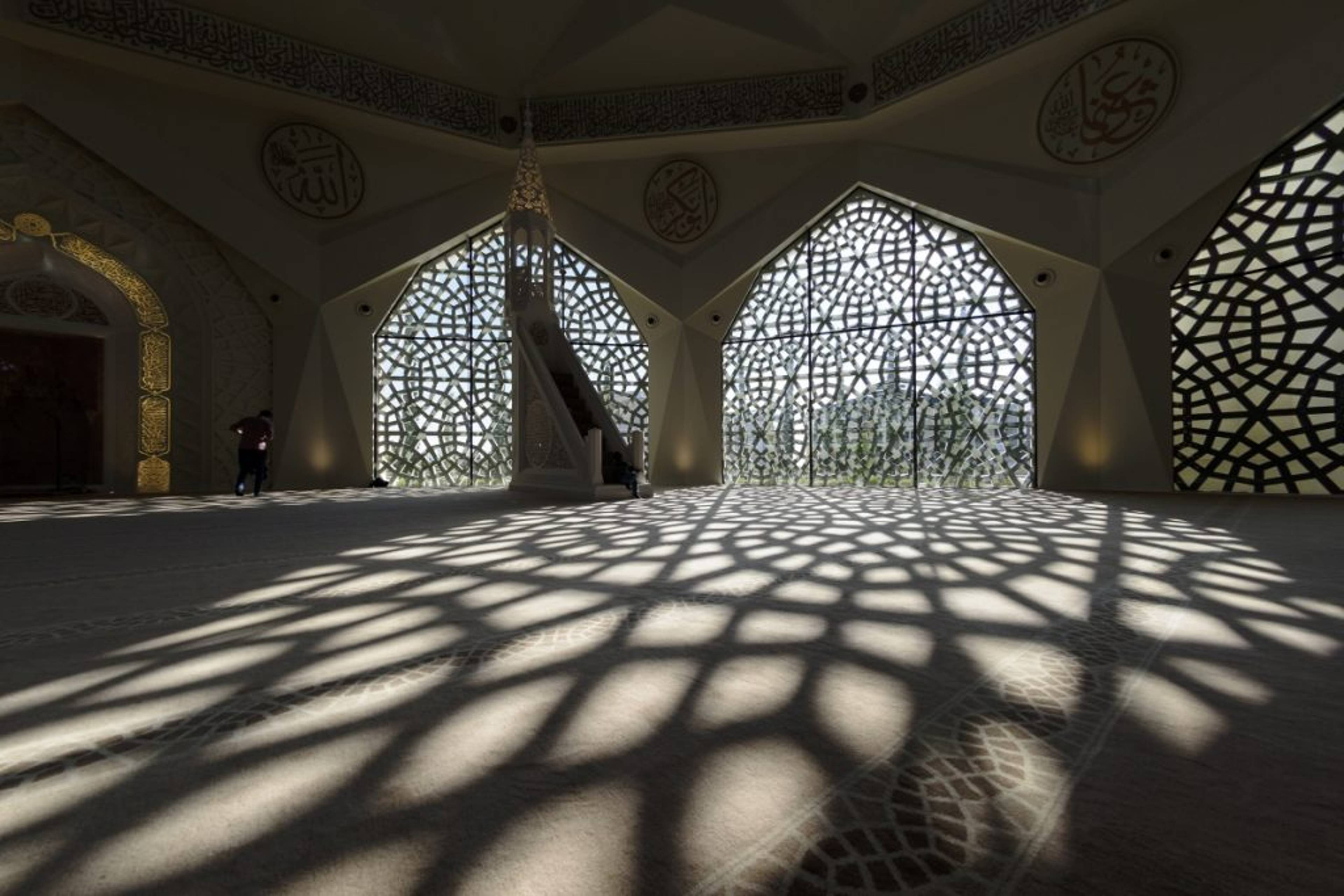 الإسلام وعصر العَلْمانِيَّة: بين الشَّك واليقين