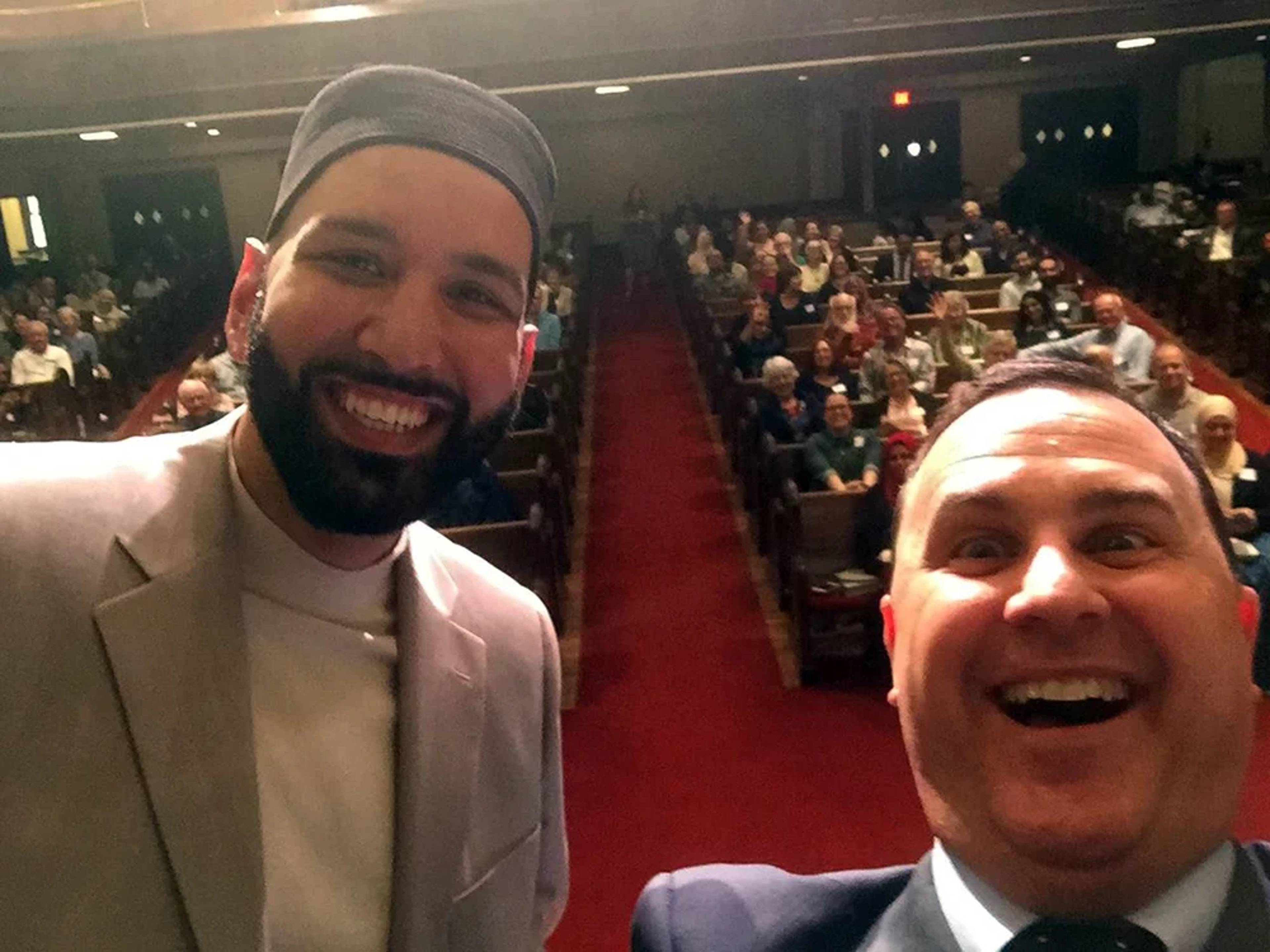 RNS - At Christmas, Christians and Muslims take time to talk about loving Jesus, and each other