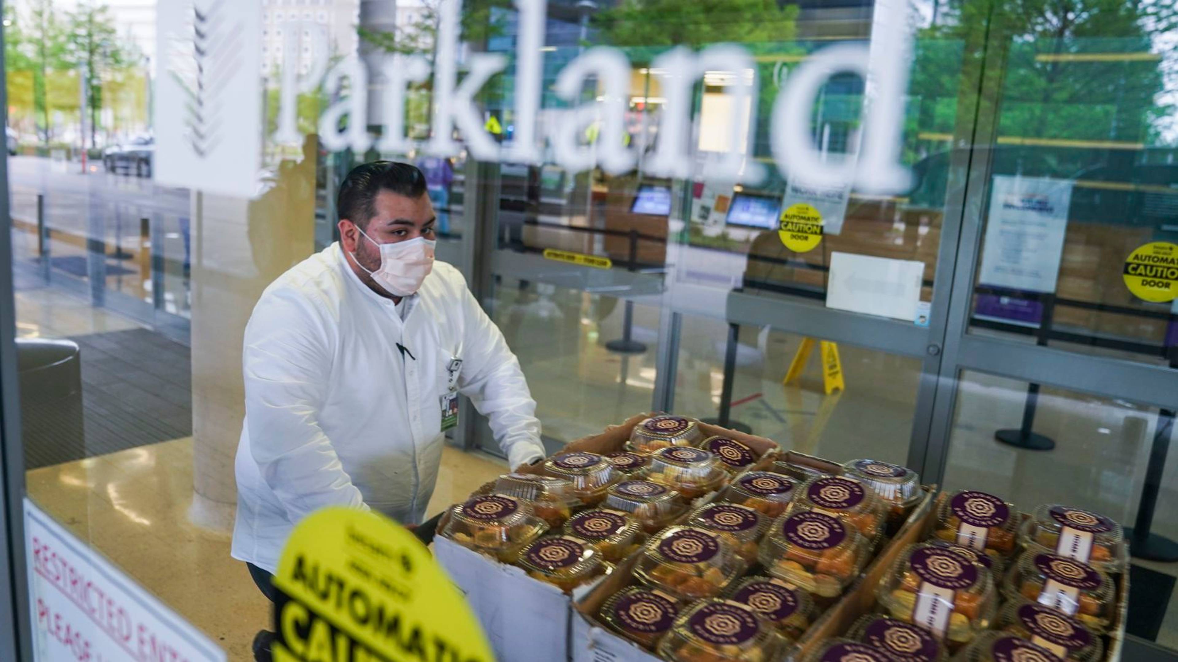 DMN: "Dallas area’s Muslim community coordinates to provide masks, meals to Parkland Hospital — and more help on the way "