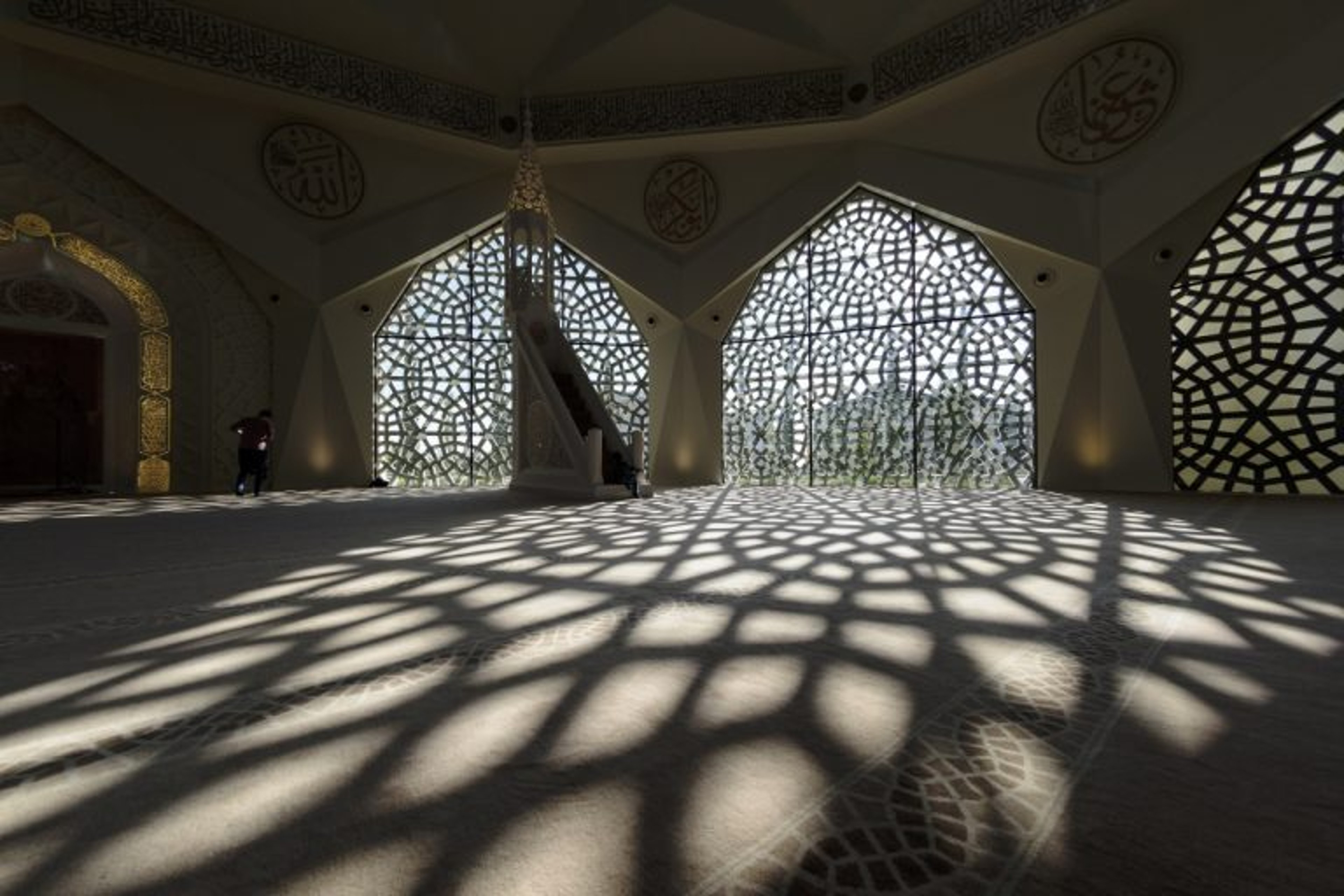 الإسلام وعصر العَلْمانِيَّة: بين الشَّك واليقين